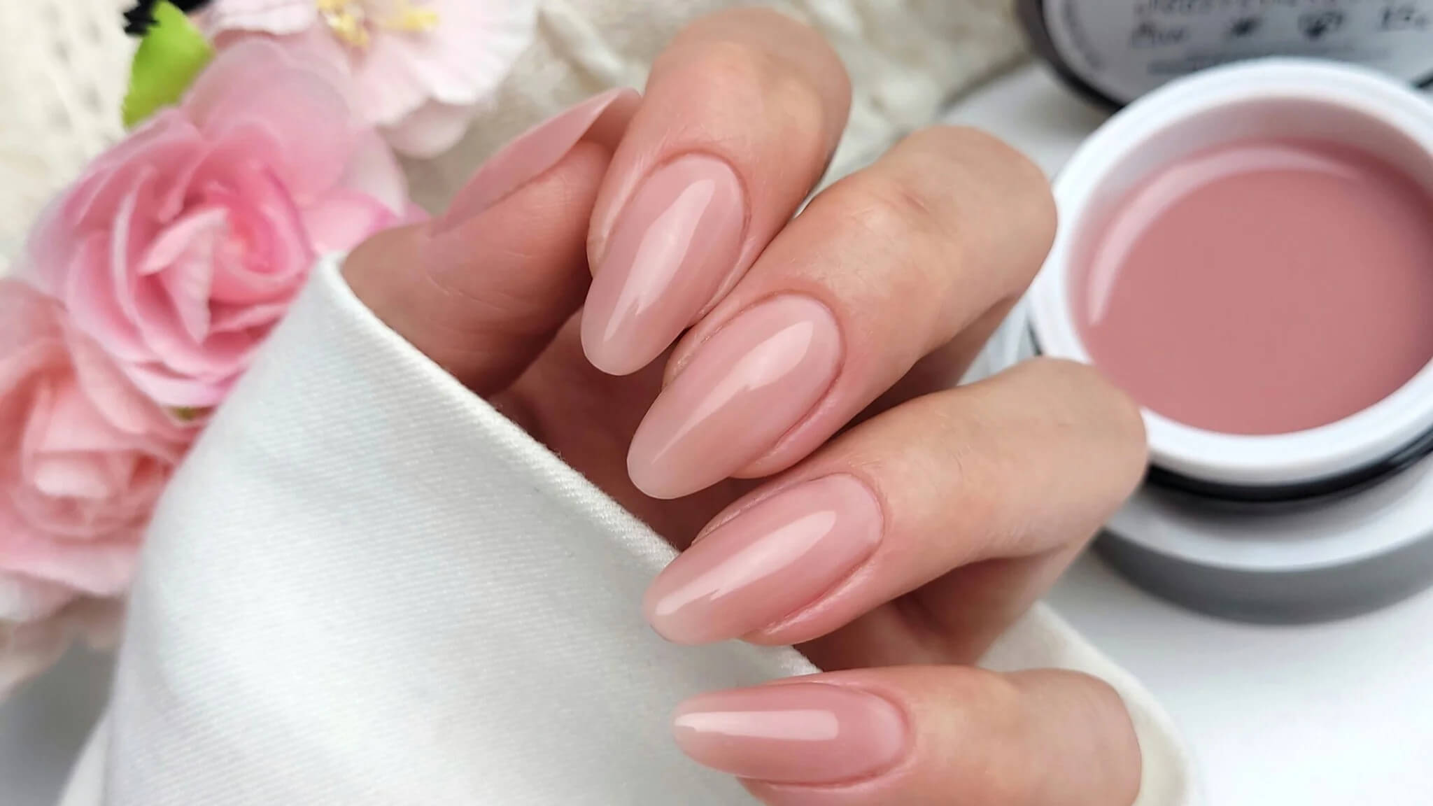 Sơn gel tại Charmy - tiệm nail Sala